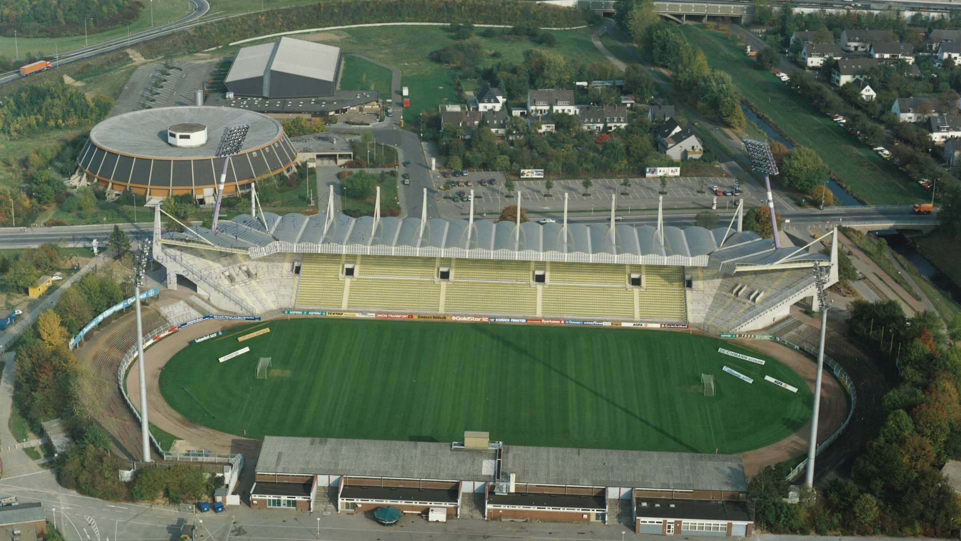 1986_Ulrich-Haberland-Stadion_1986_Luftaufnahme.jpg
