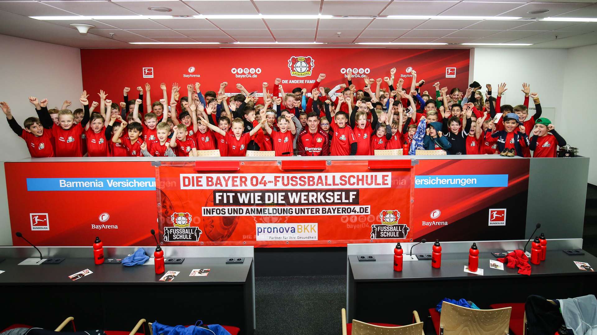 Kai Havertz besucht das Ostercamp | Bayer04.de