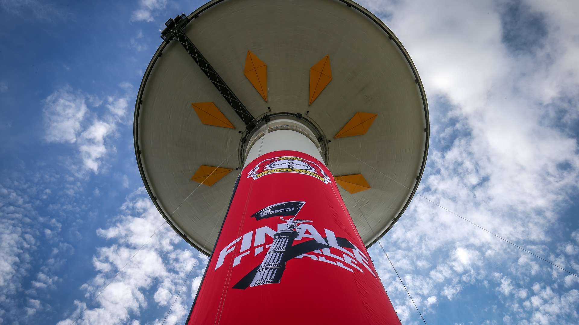 20200701_B04_DFB_Pokal_Finale_Banner_Leverkusen_Wasserturm_Werbung_NB_81133.jpg