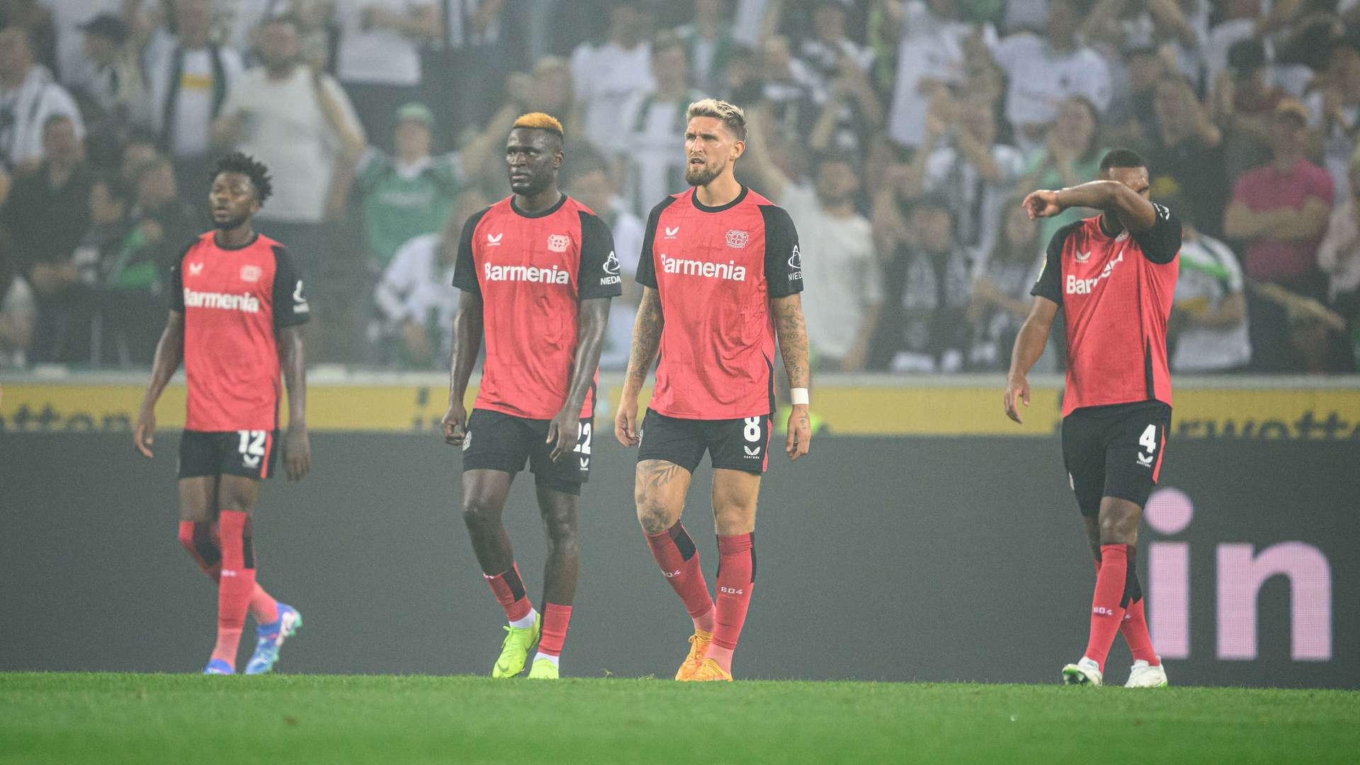 Die Werkself nach dem Gegentor zum 1:2