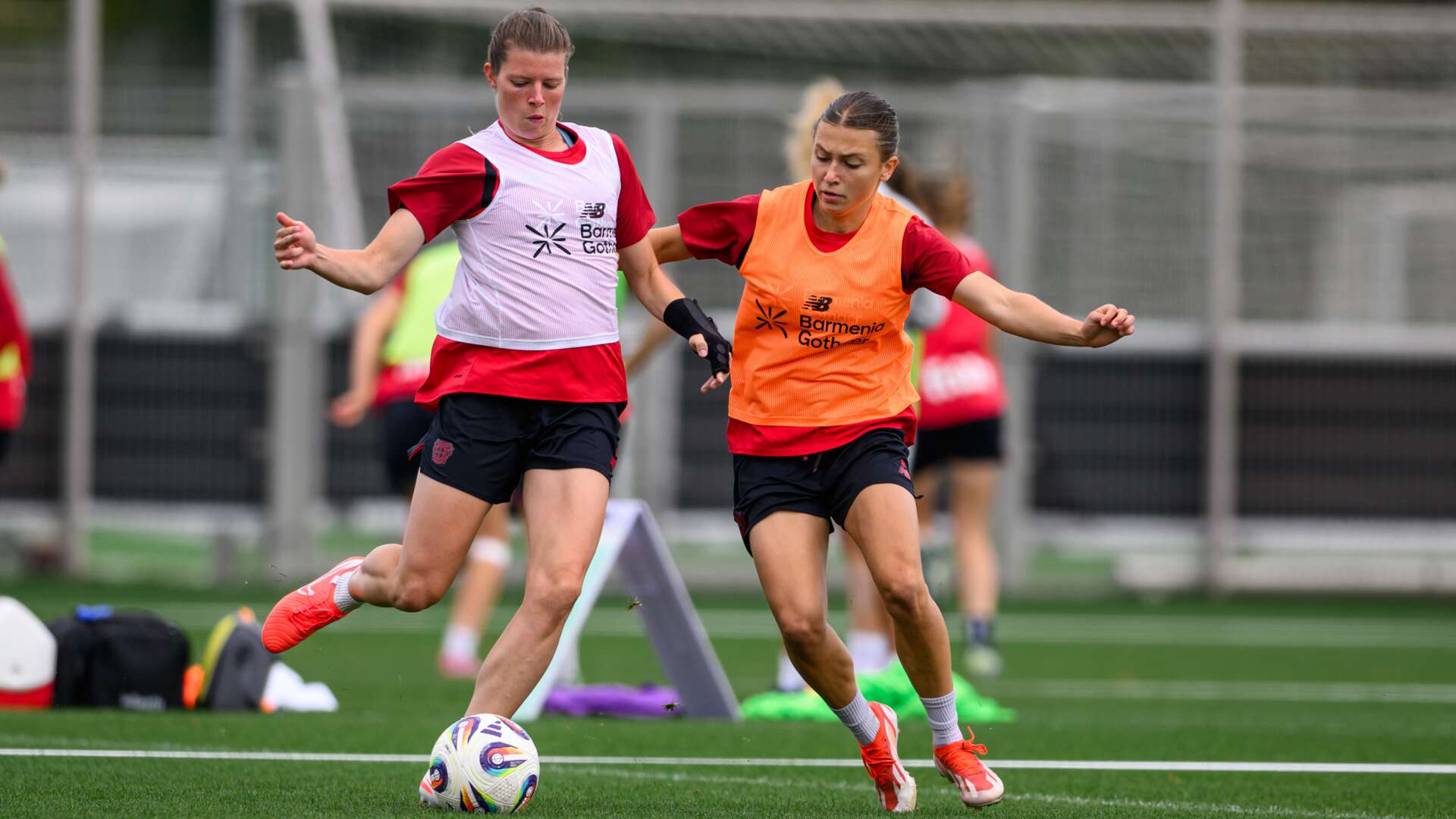 Claudia Wenger und Paula Schwartze