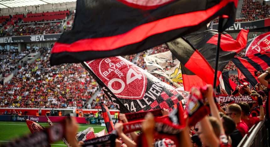 Bayer 04-Fans in der BayArena