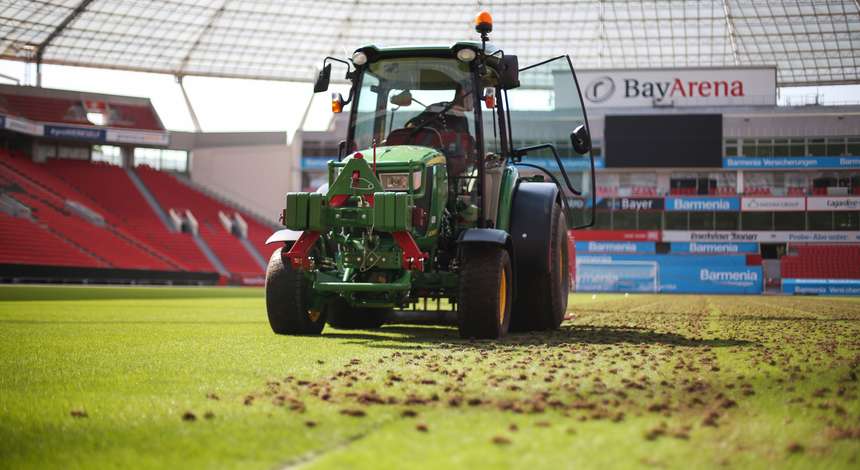 Sommerpause? – Nicht für unsere Rasenmeister! | Bayer04.de