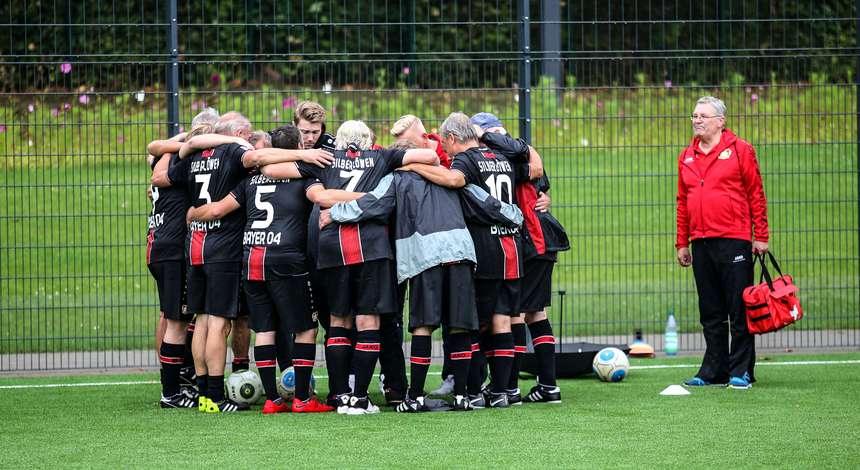 Bayer_04_Walking_Football_Team.jpg