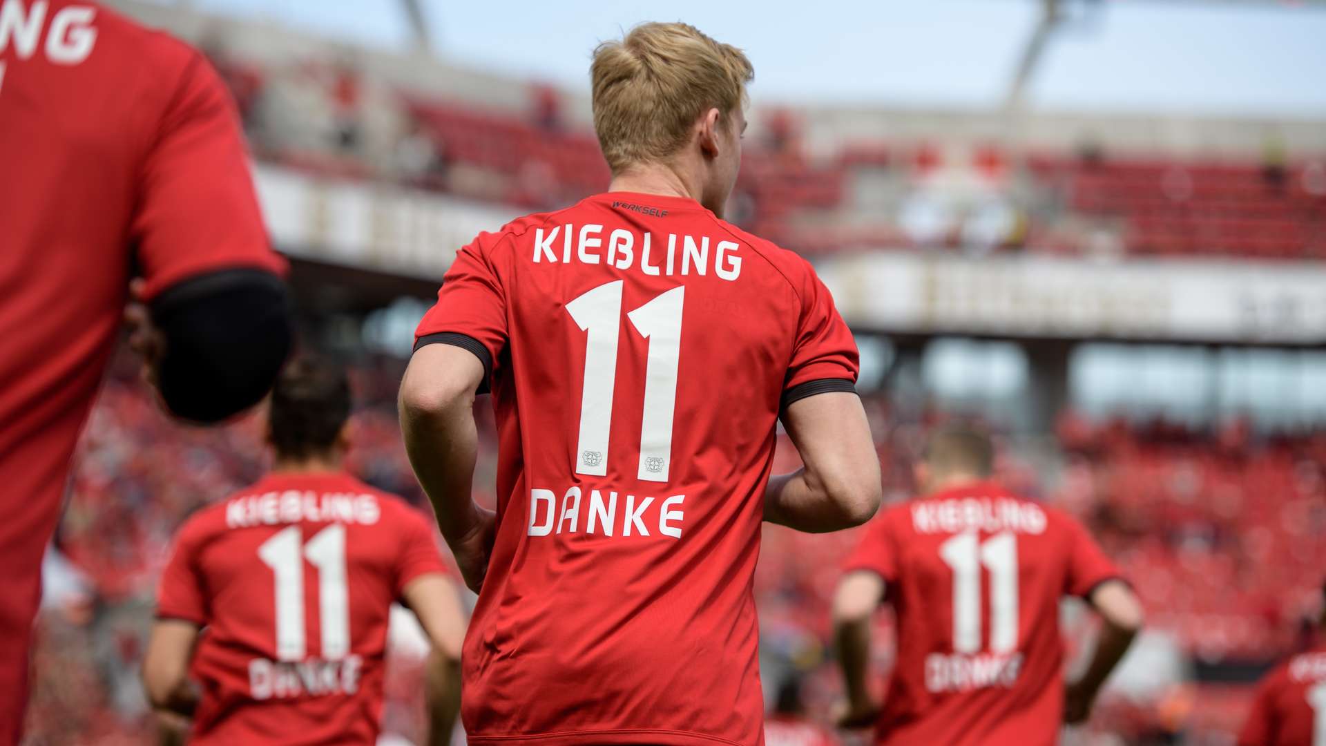 Brandt_aufwaermen_Trikot_Danke_Kiessling.jpg