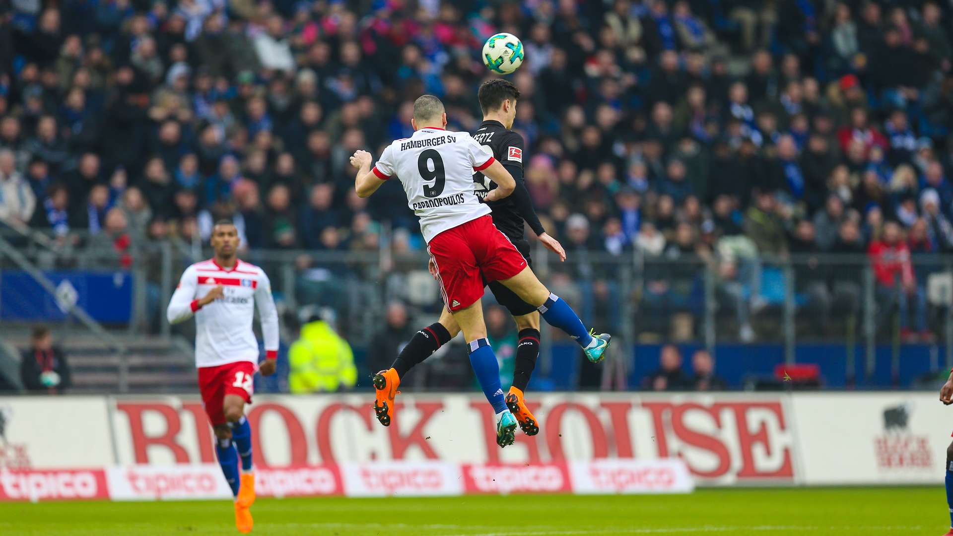 Havertz_Kopfballduell.jpg