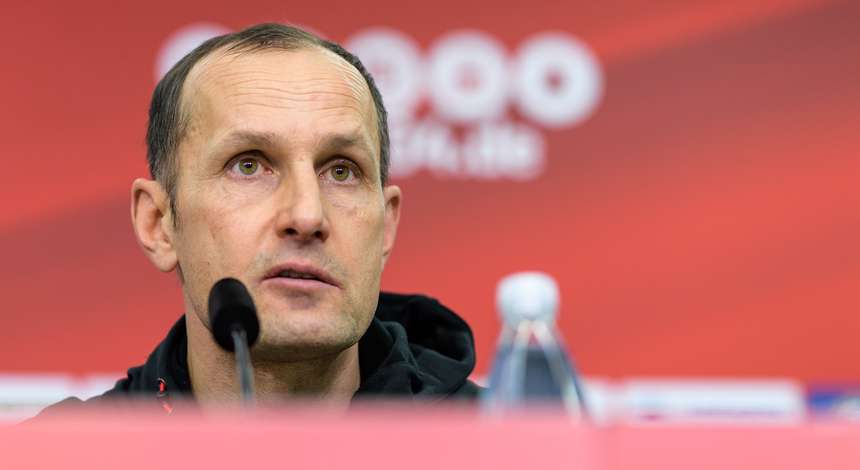 Heiko_Herrlich_Pressekonferenz.jpg