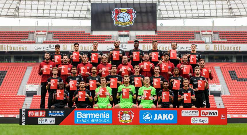 Show_Racism_the_red_Card_Mannschaftsbild_2020_21_1.jpg