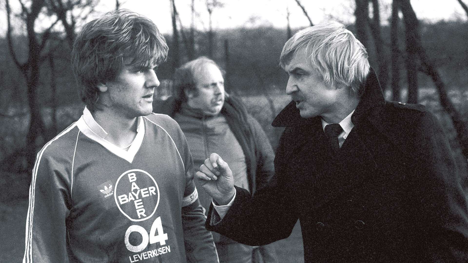 Coach Gerhard Kentschke talking to his son Mario Kentschke