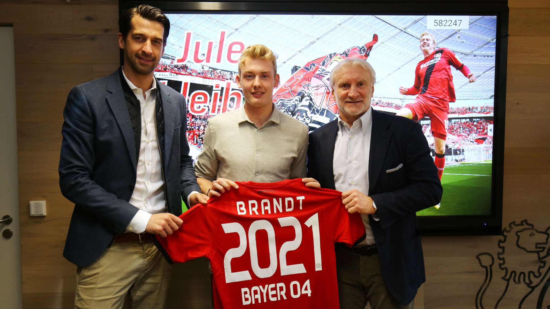 Vertragsverlaengerung_Brandt_2.jpg