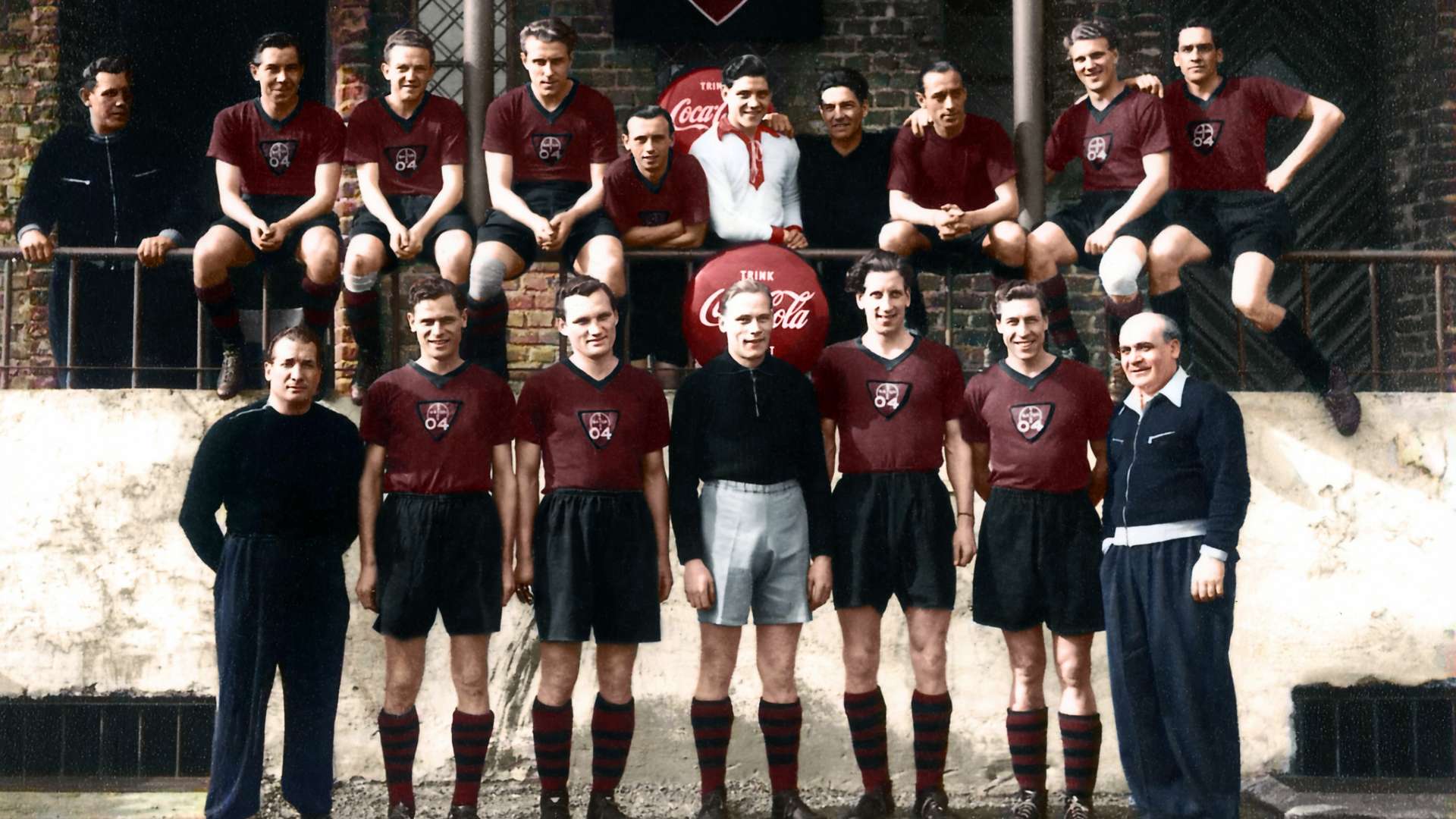 crop_1951_Die_Meistermannschaft_vor_dem_Clubhaus.jpg