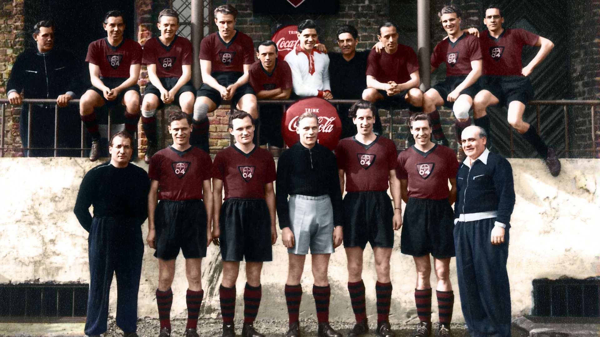 crop_1951_Die_Meistermannschaft_vor_dem_Clubhaus.jpg
