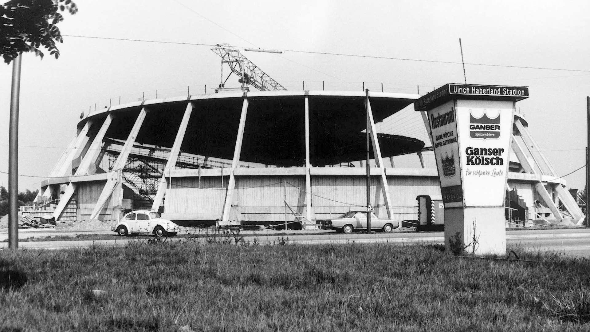 crop_1974-Bau-der-Rundsporthalle-2.jpg