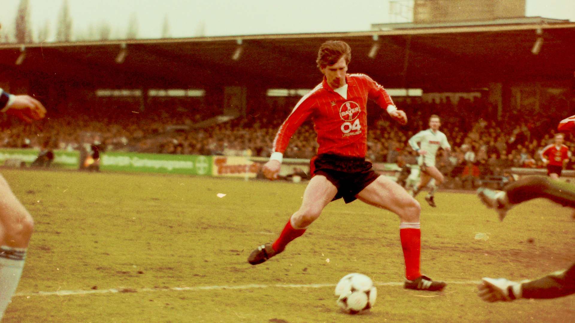 crop_1985-03-16-B04-VfL-Bochum-1-1-Riesentorchance-Christian-Schreier.jpg