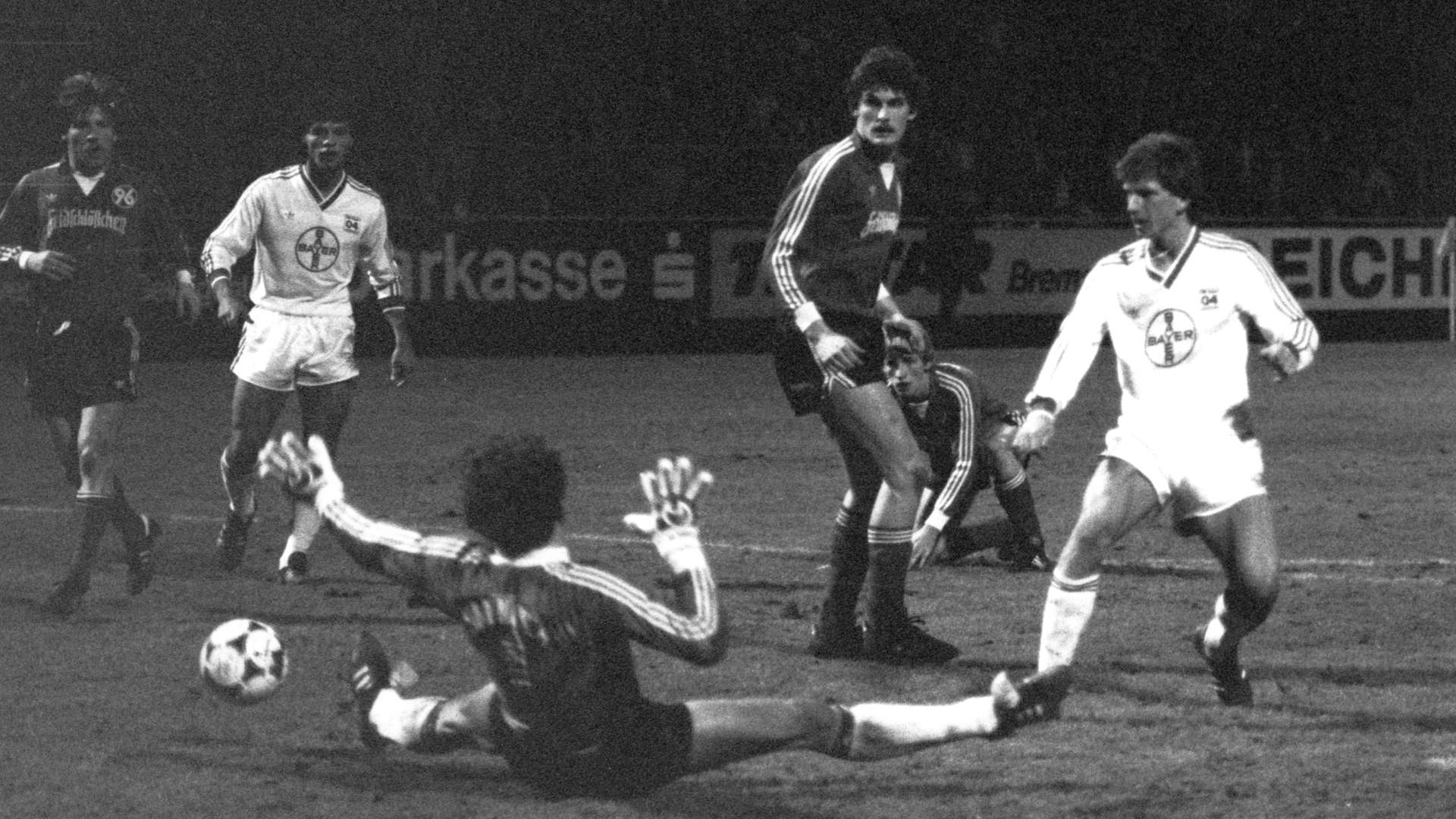 crop_1985-12-06-Minas-Hantzidis-Christian-Schreier-vs-Baier-Raps-Hellberg-Kuhlmey.jpg