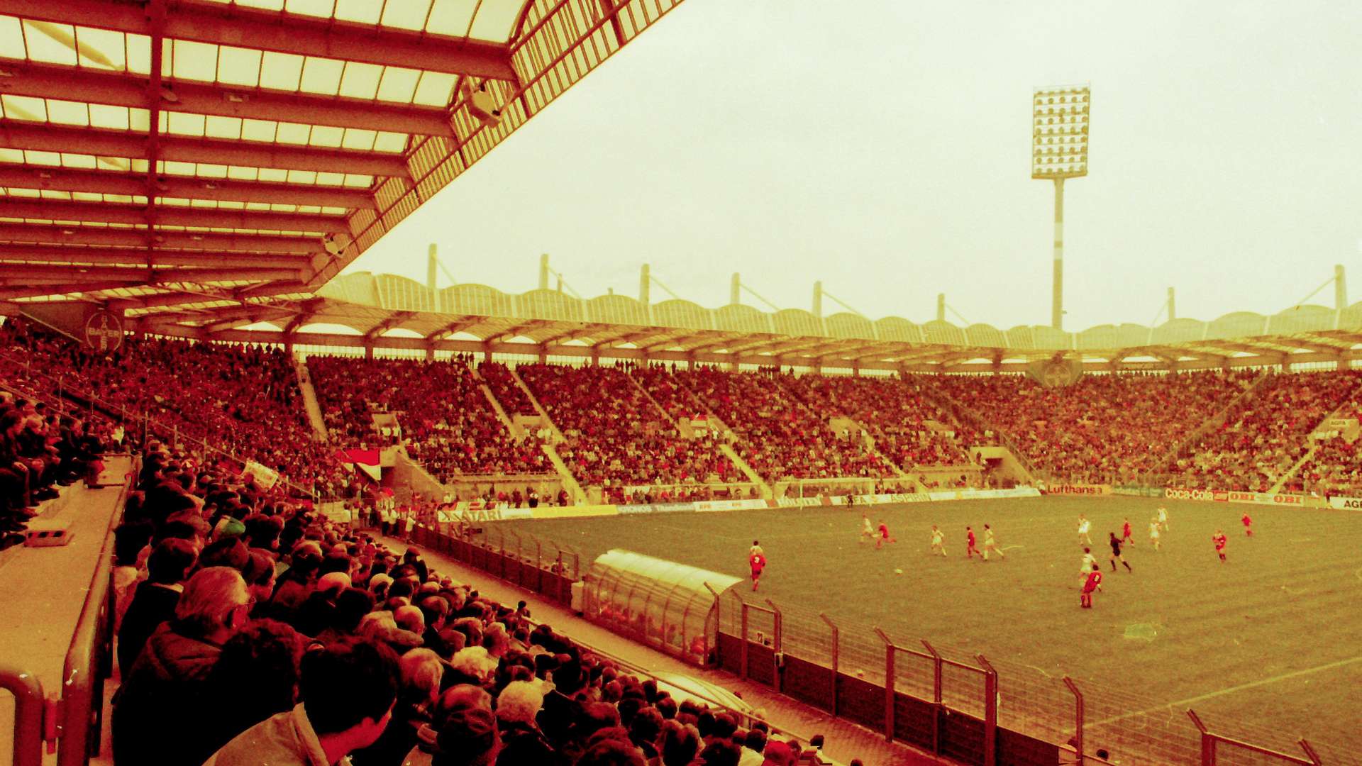 crop_19900303_005_Stadion_Nordtribuene_FC_Fans.jpg