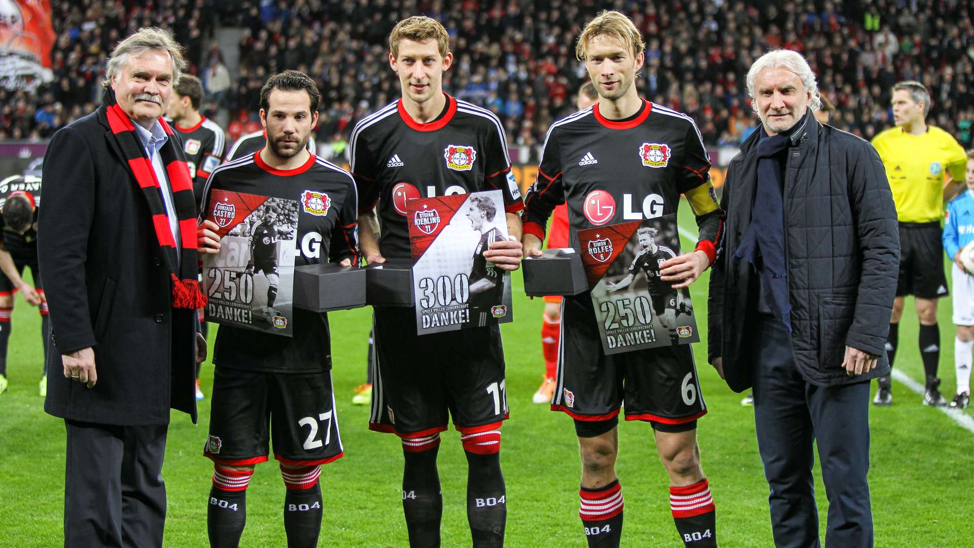 Stefan Kießling mit Simon Rolfes und Gonzalo Castro