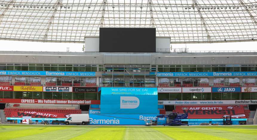 crop_20200717_BayArena_Leinwand5.jpg