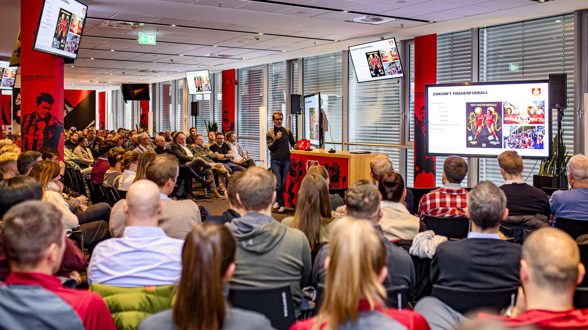 Reunión de empleados en Bayer 04