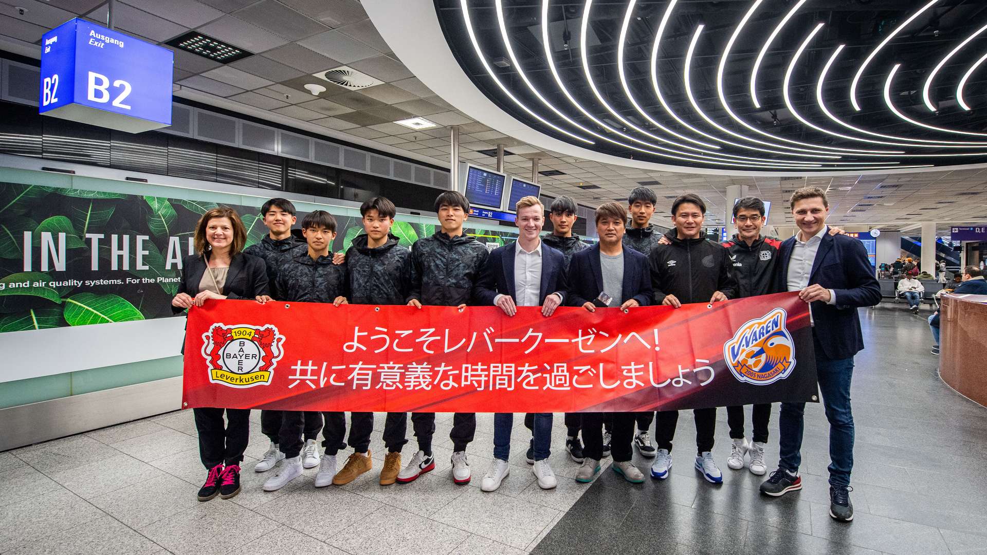 V-Varen Nagasaki en Leverkusen