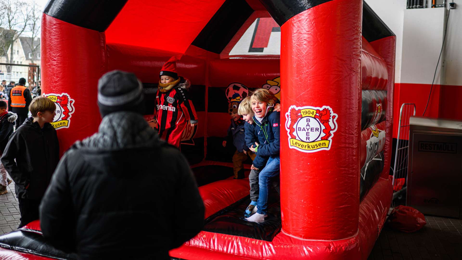 Castillo hinchable del Bayer 04