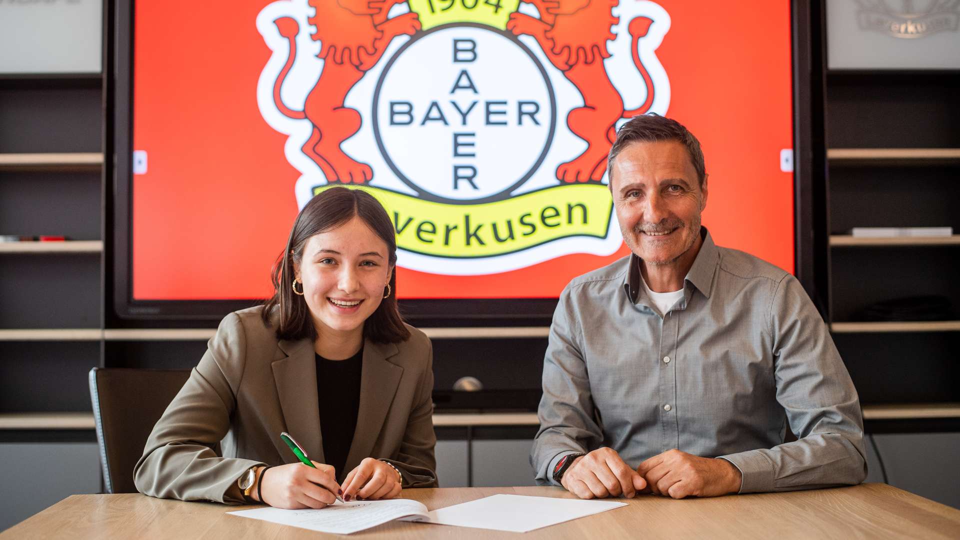Bayer 04Frauen verpflichten Loreen Bender von Eintracht Frankfurt
