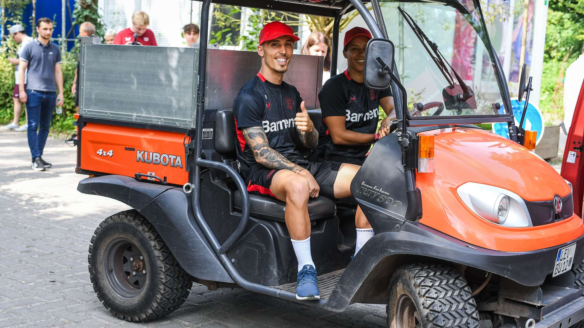 Grimaldo auf dem Laub-Mobil