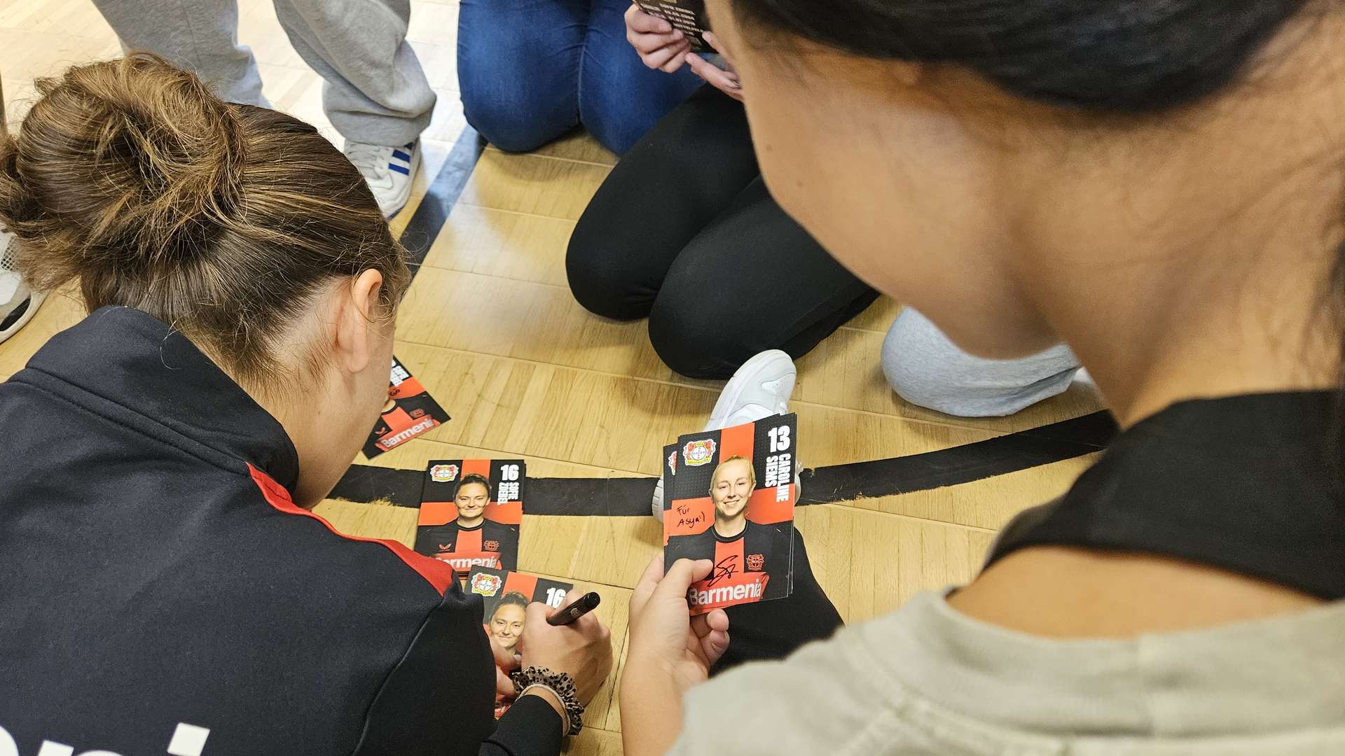 Autogramme an der Schule in Bonn