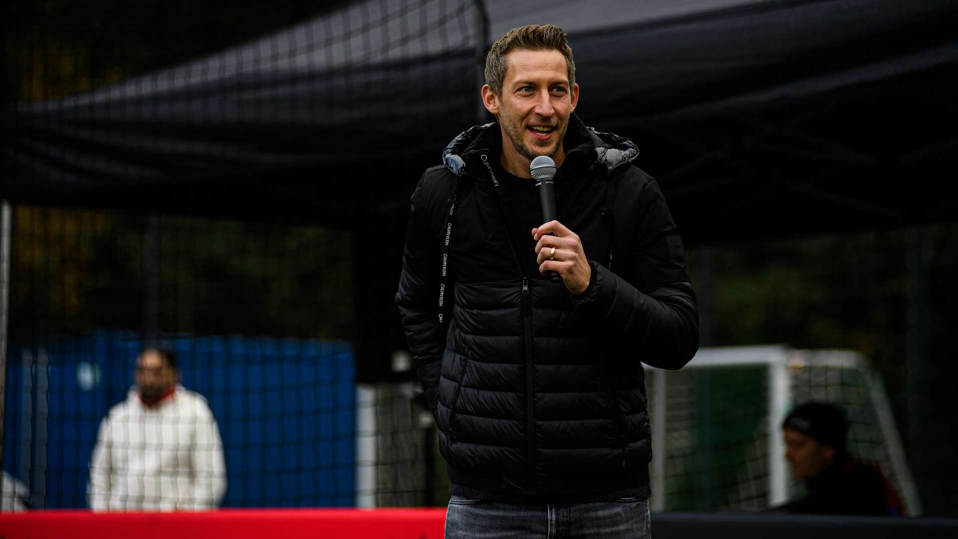 Stefan Kießling hält eine Ansprache