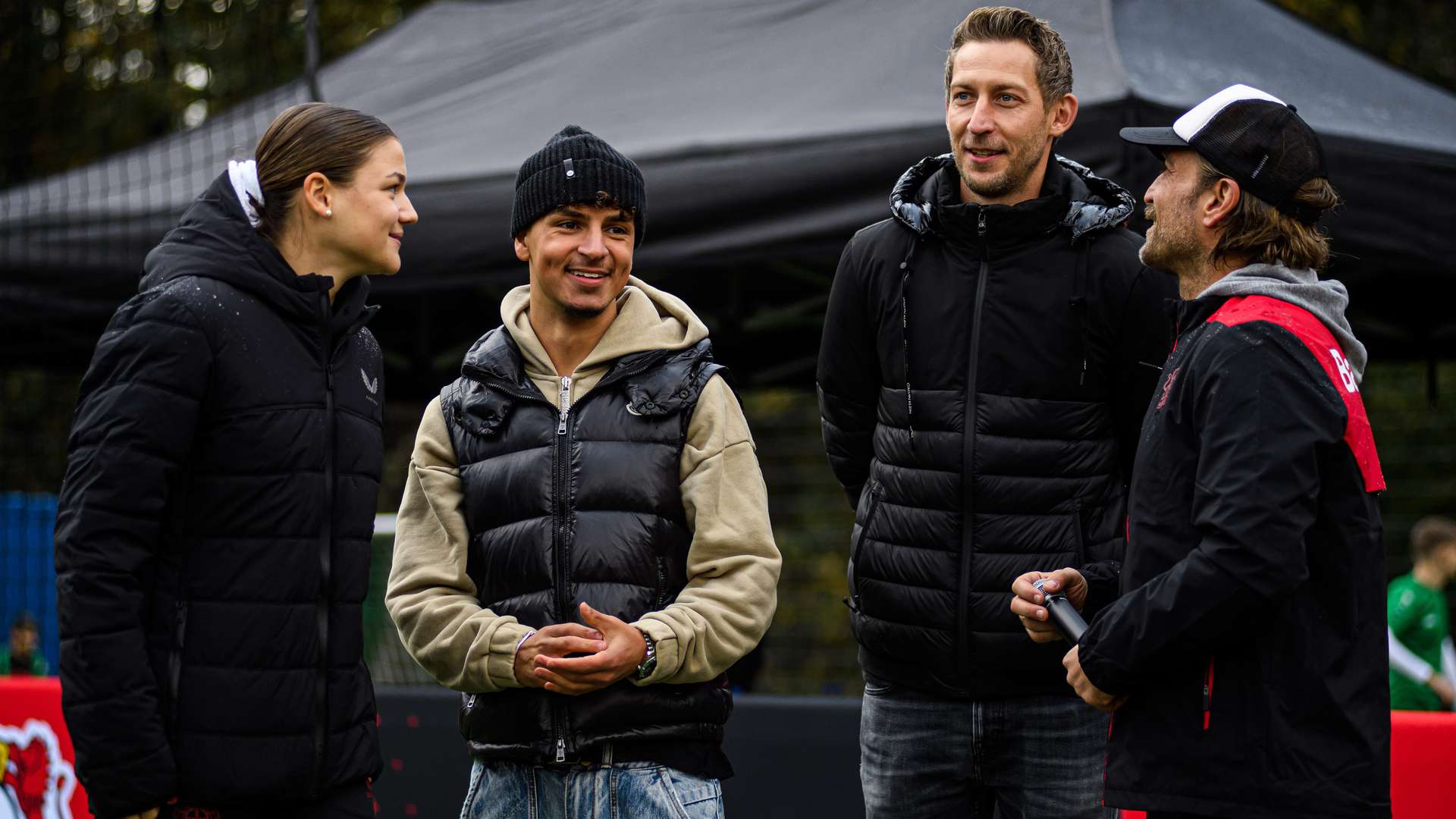 Das Bayer 04-Trio auf dem Rasen