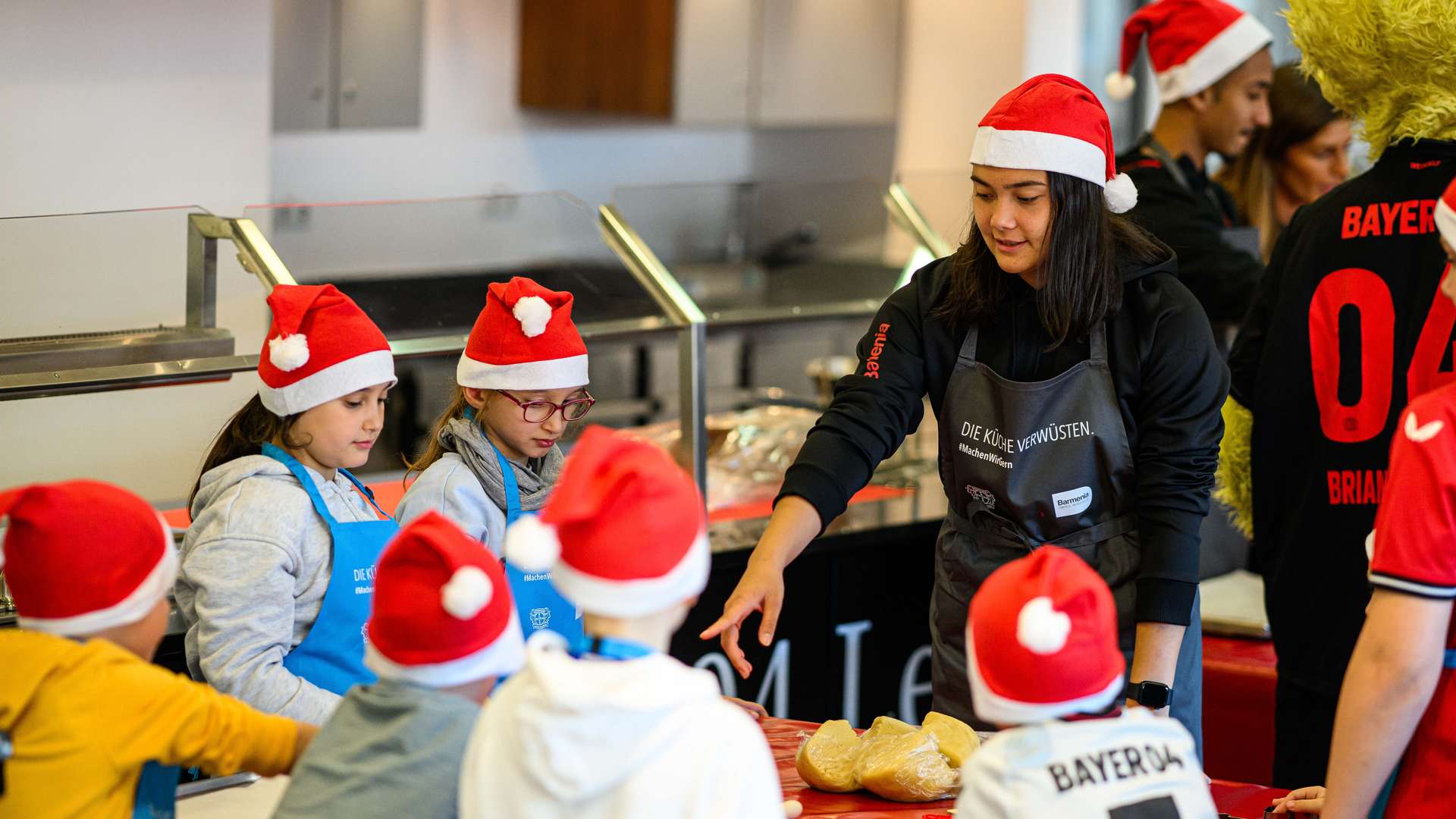 Clara Fröhlich in der Weihnachtsbäckerei