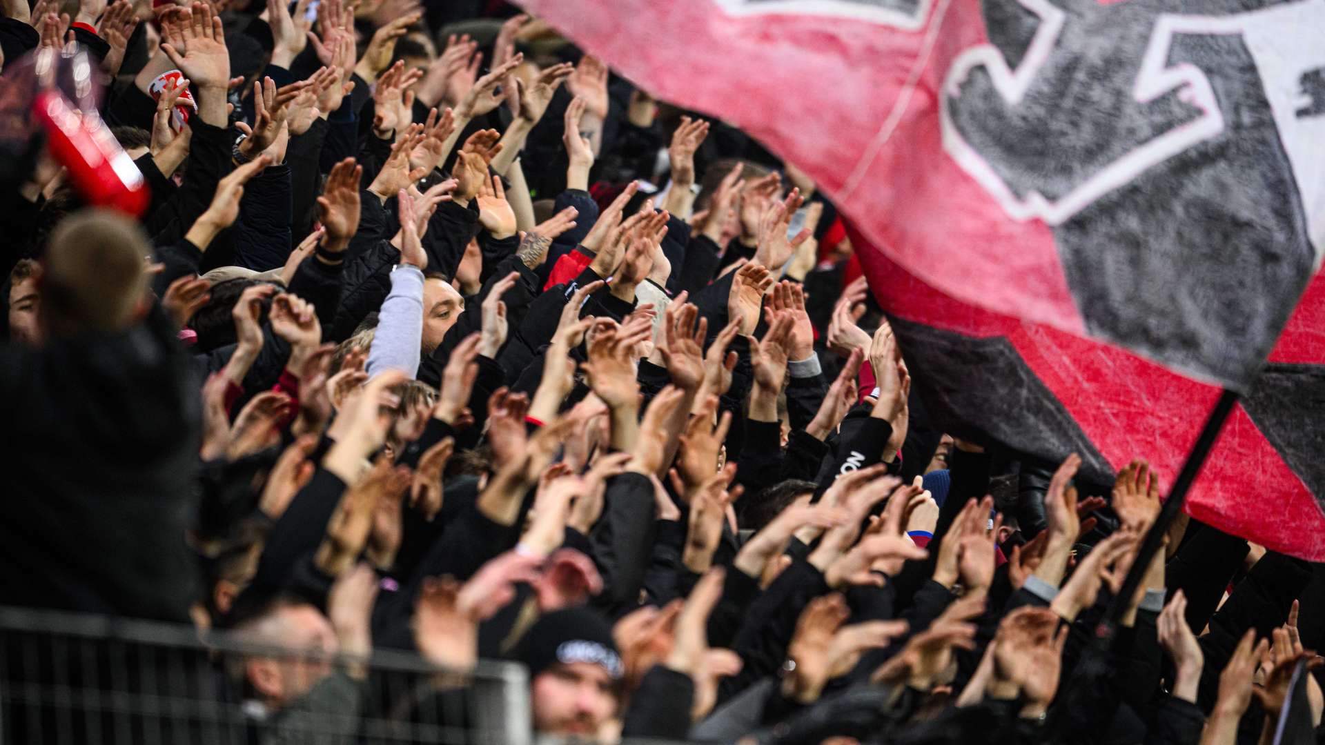 La durch die BayArena