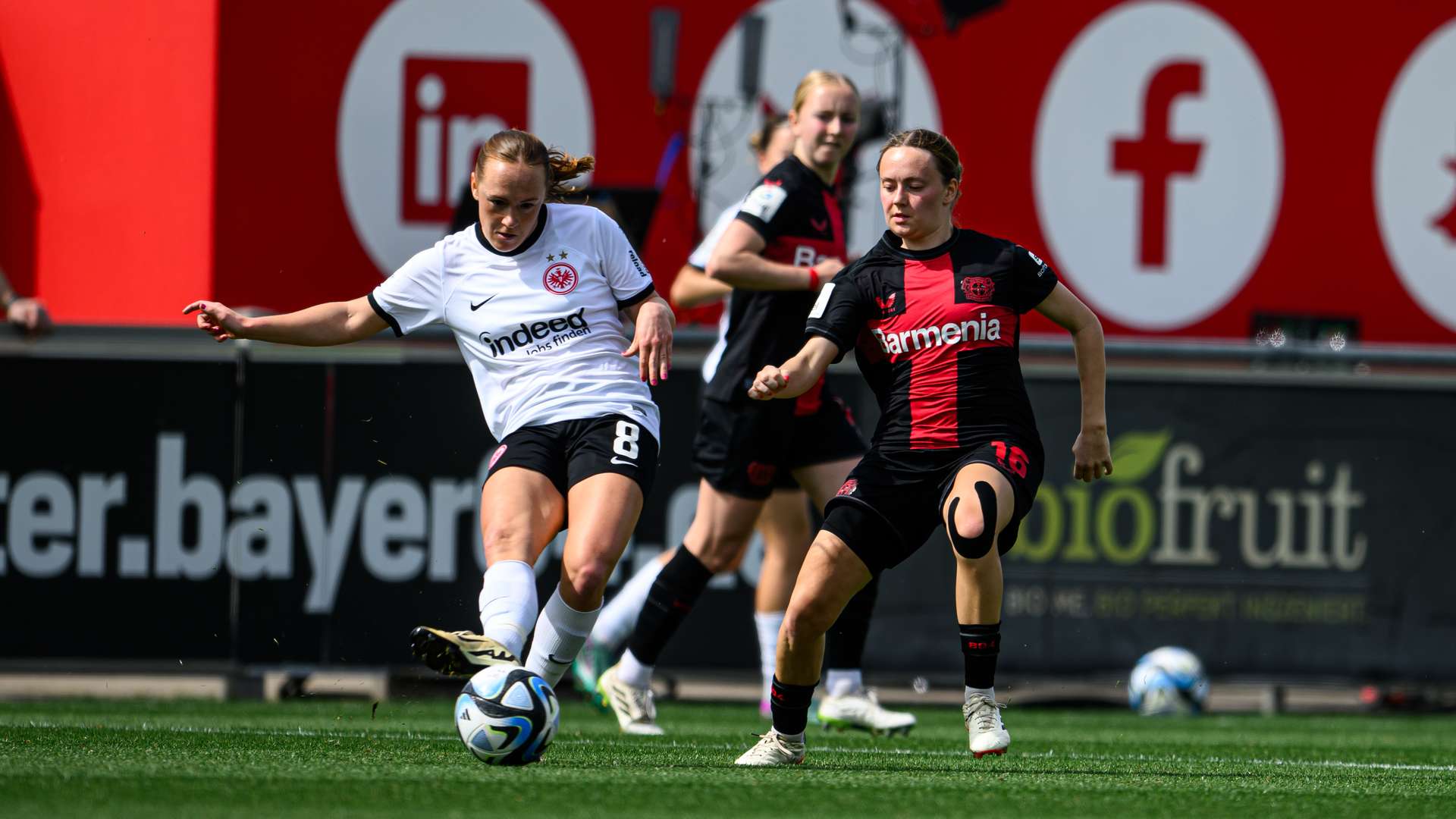 Sofie Zdebel im Zweikampf