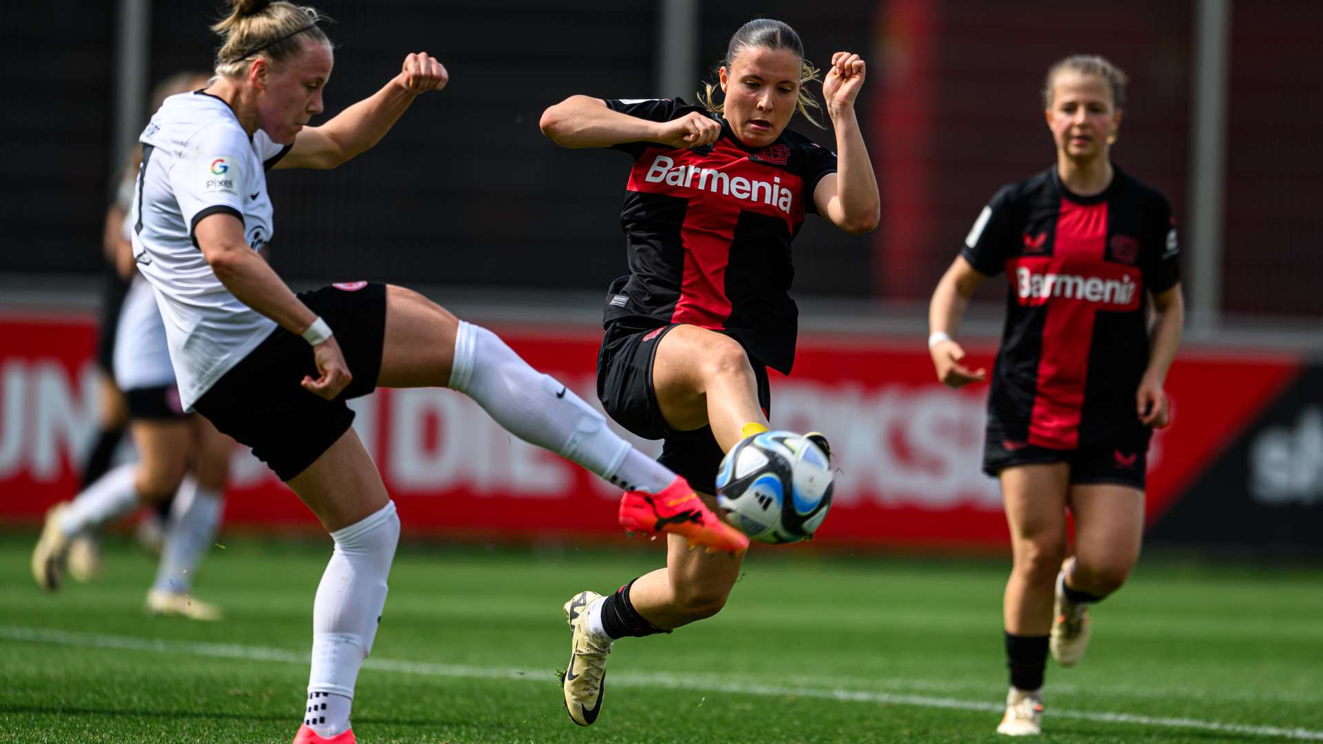 Zweikampf im Mittelfeld