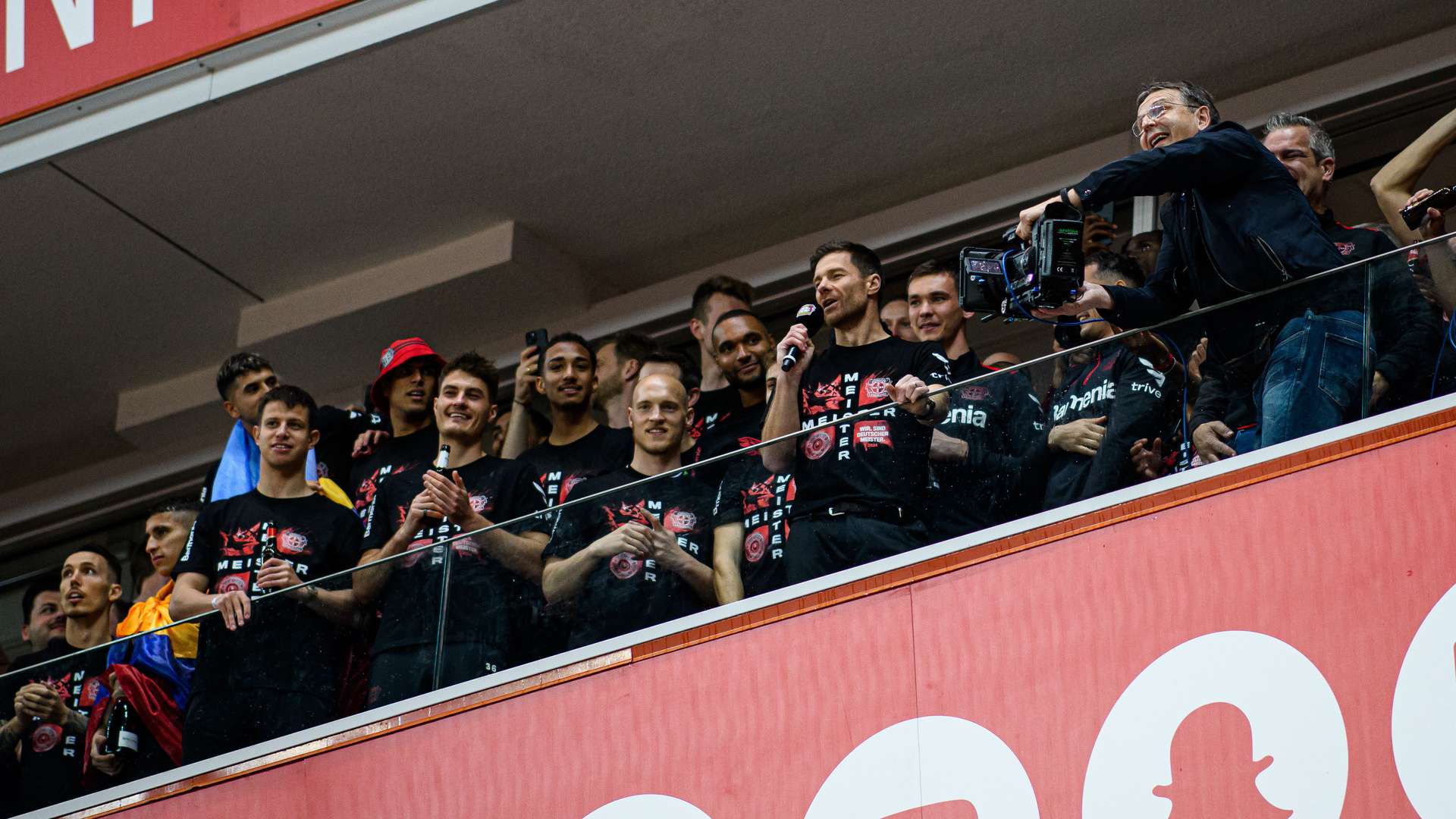 Xabi und Co. auf dem "Balkon"