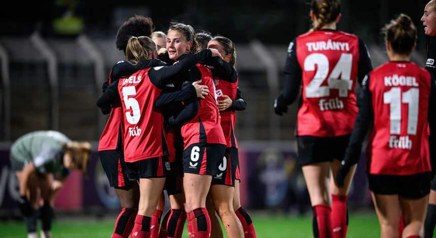 Jubel der Bayer 04-Frauen