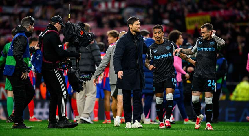 Trainer und Team nach Abpfiff