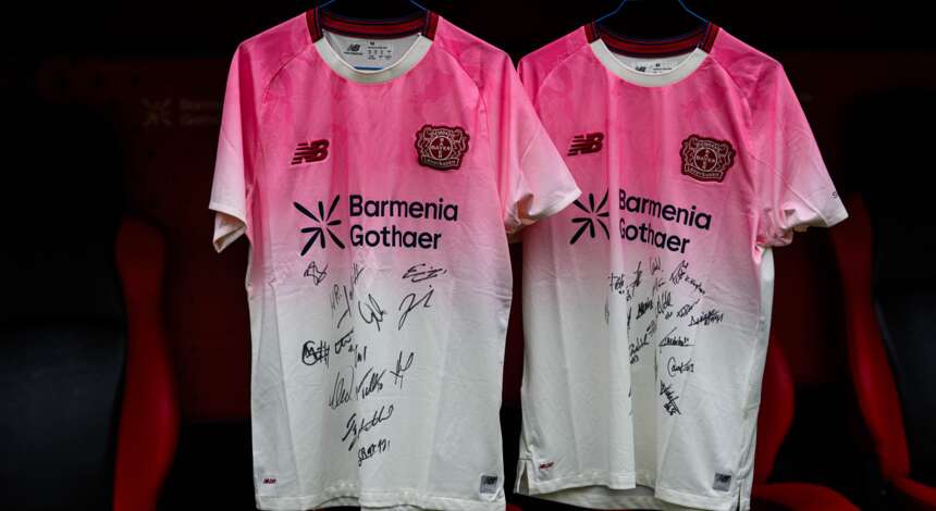 Auswärtstrikots von Bayer 04