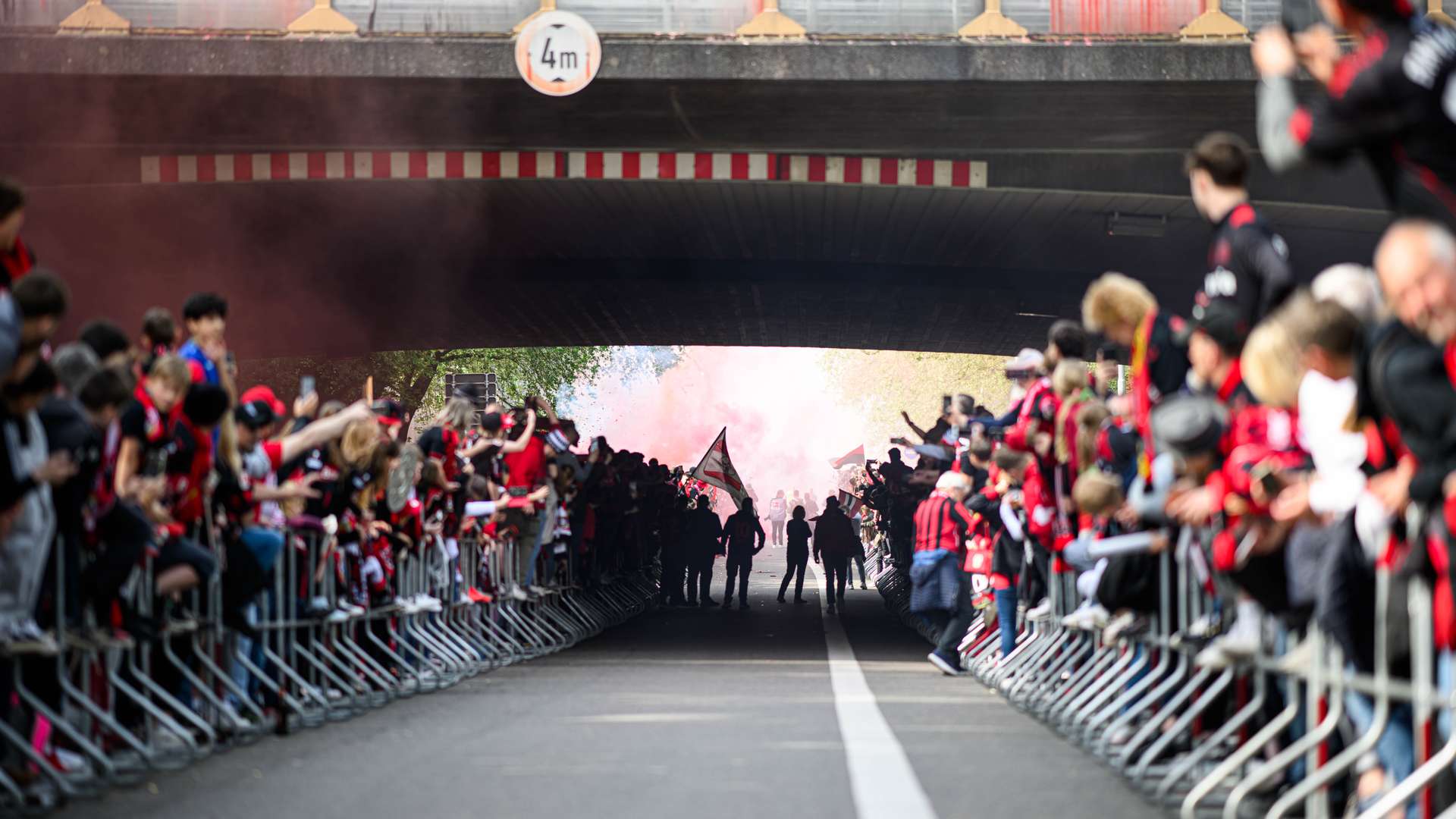 Busempfang am 14. April 2024