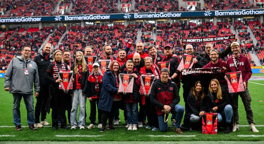 Fanclub-Ehrung in der Halbzeit des Spiels Bayer 04 gegen Union Berlin