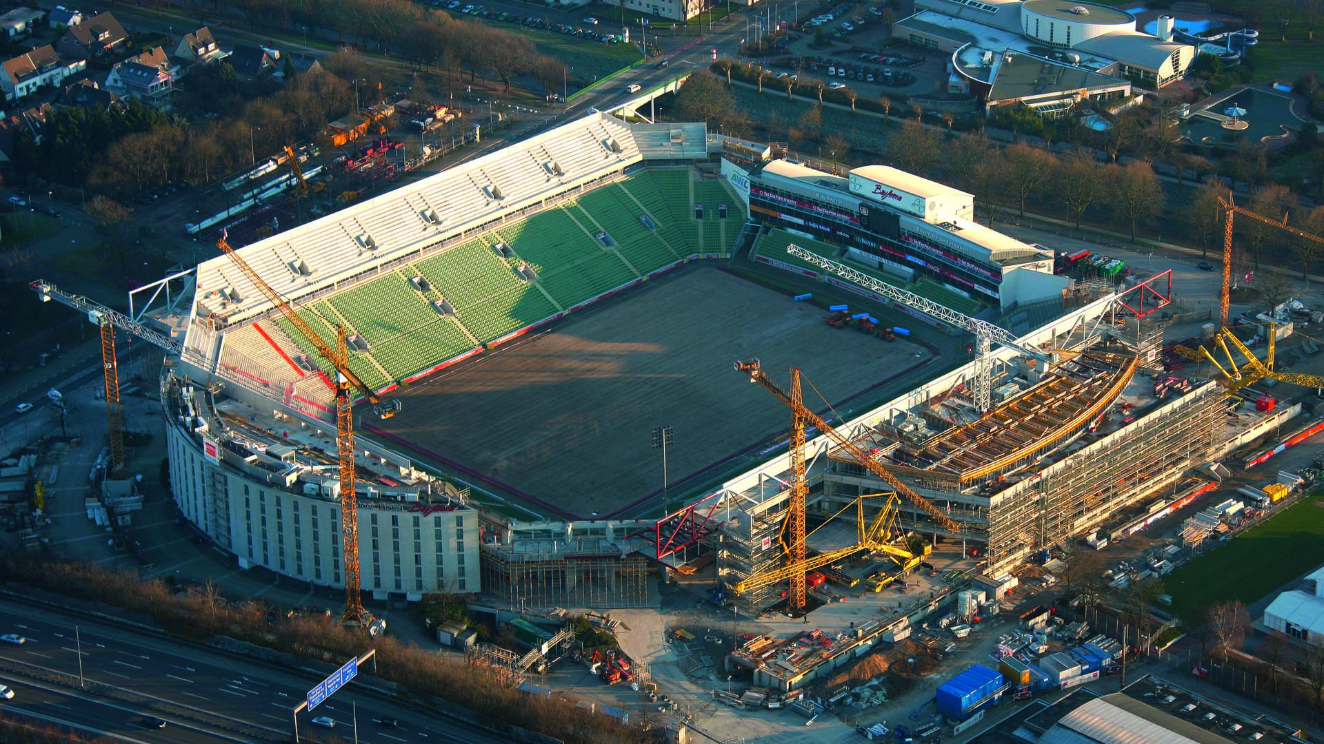 Die BayArena beim Umbau im Jahr 2009
