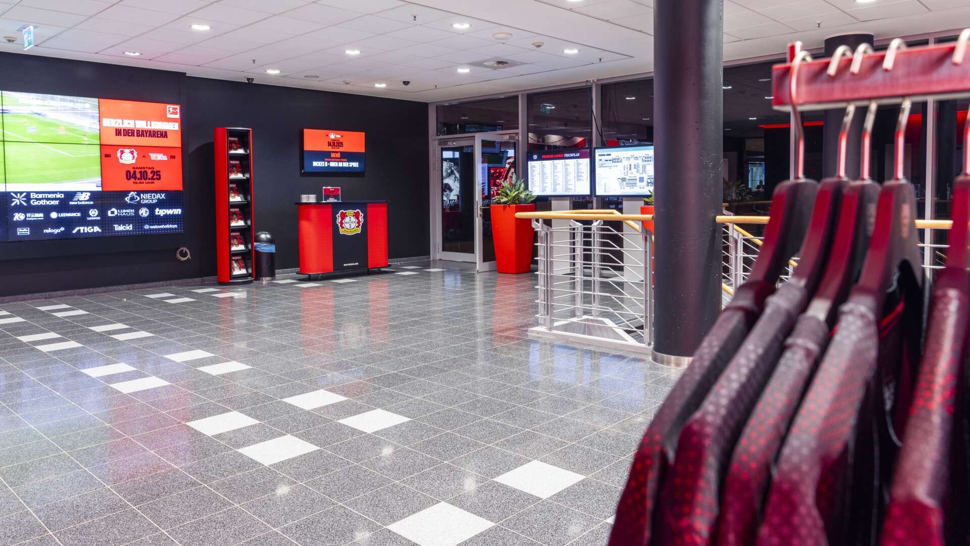 Premium-Lounge VIP West entrance