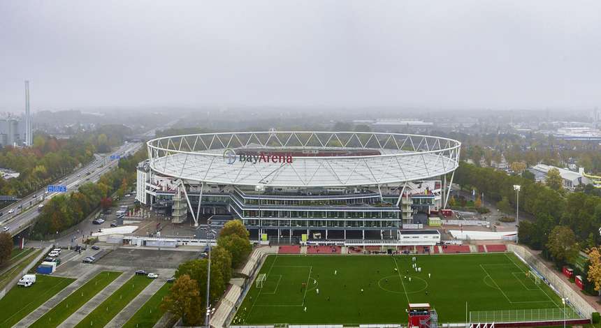 crop_Stadion_aussen_BayArena_Panorama_smaller.jpg