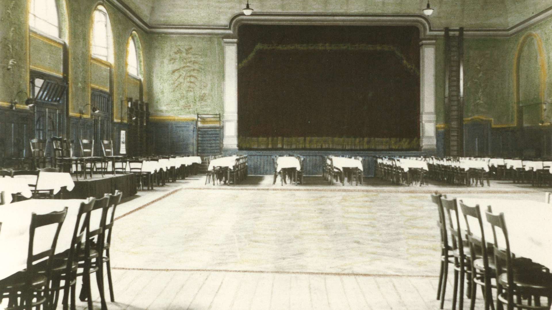 crop_Wiesdorfer_Hof_der_Germania_Saal_1907.jpg