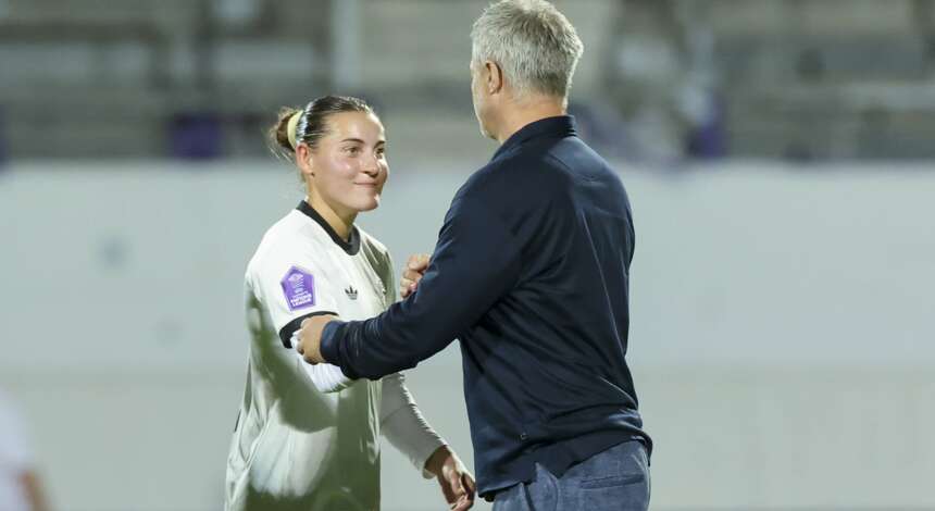 Carlotta Wamser und Nationaltrainer Christian Wück